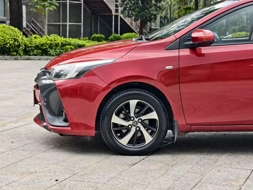 Toyota Yaris L — миниатюра 5