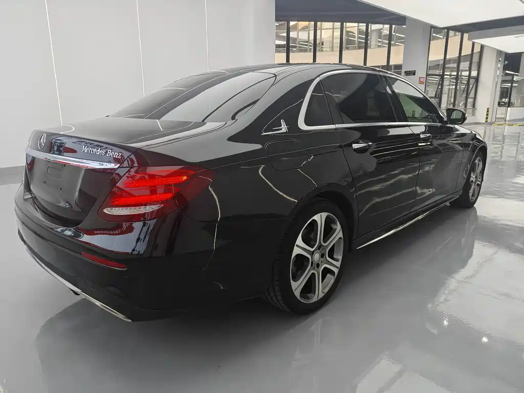 Mercedes-Benz E-Class — миниатюра 10