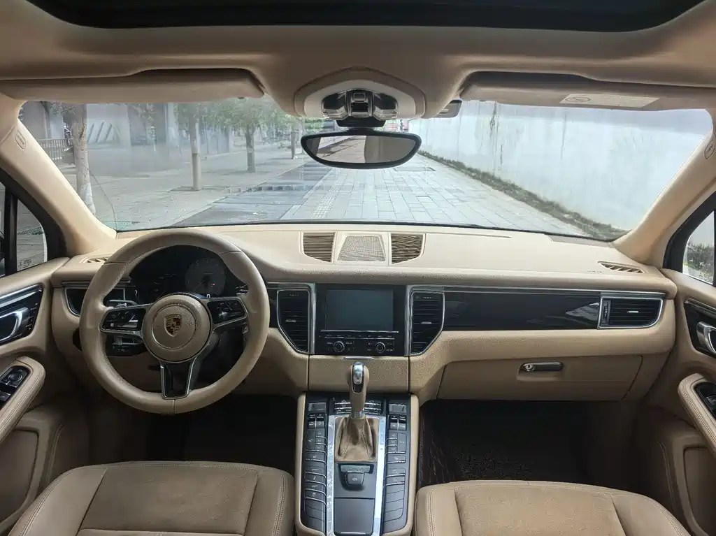Porsche Macan — миниатюра 5