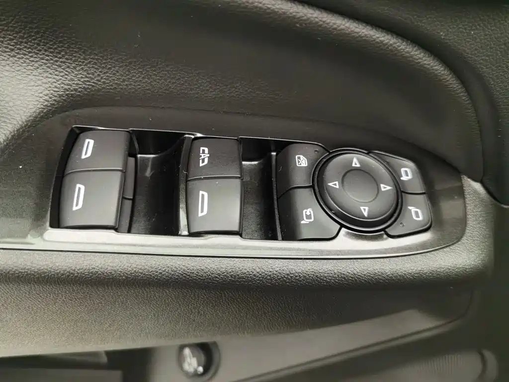 Chevrolet Equinox — миниатюра 9