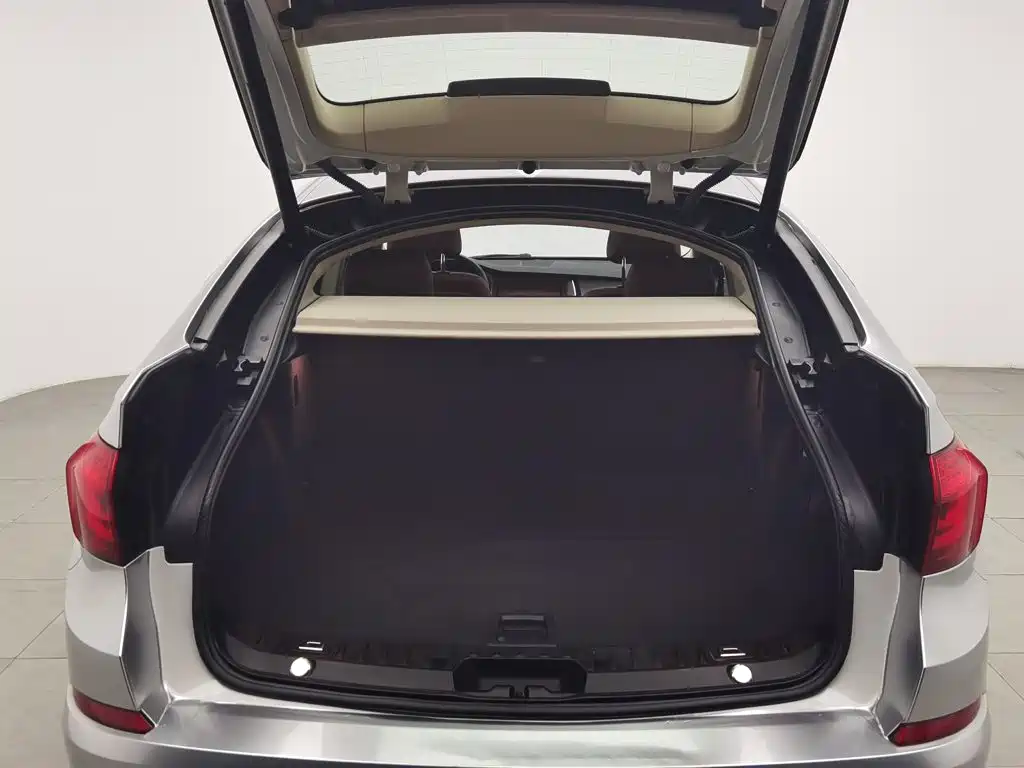 BMW 5 Series GT — миниатюра 16