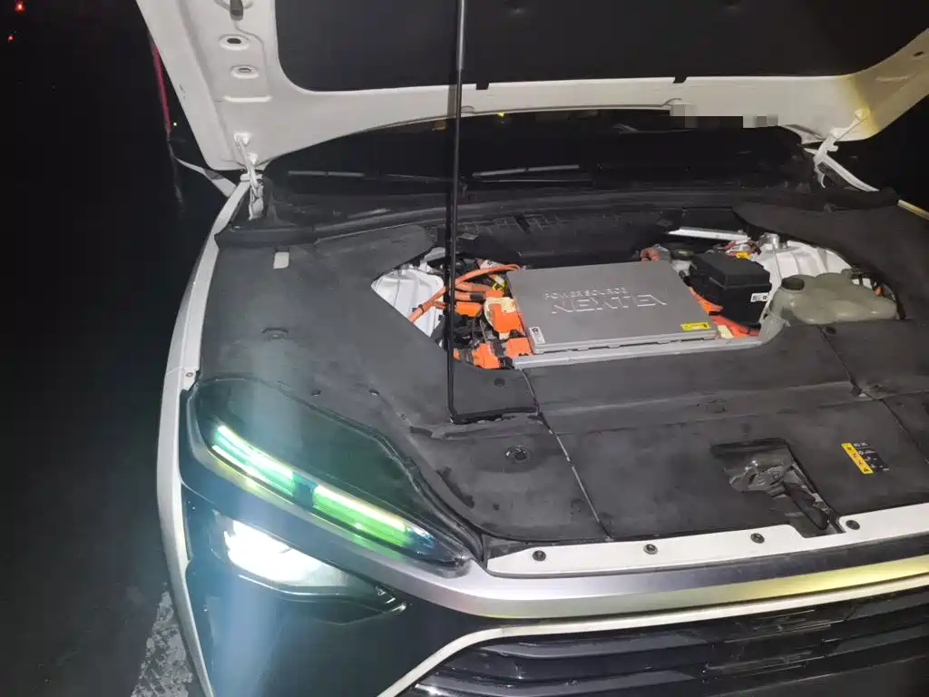NIO ES8 — миниатюра 21