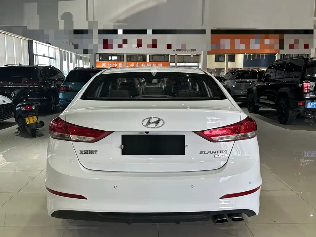 Hyundai Elantra — миниатюра 9