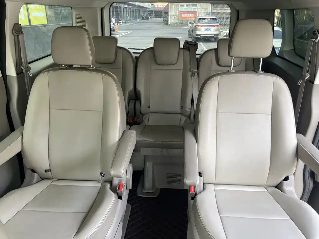 Ford Tourneo — миниатюра 7