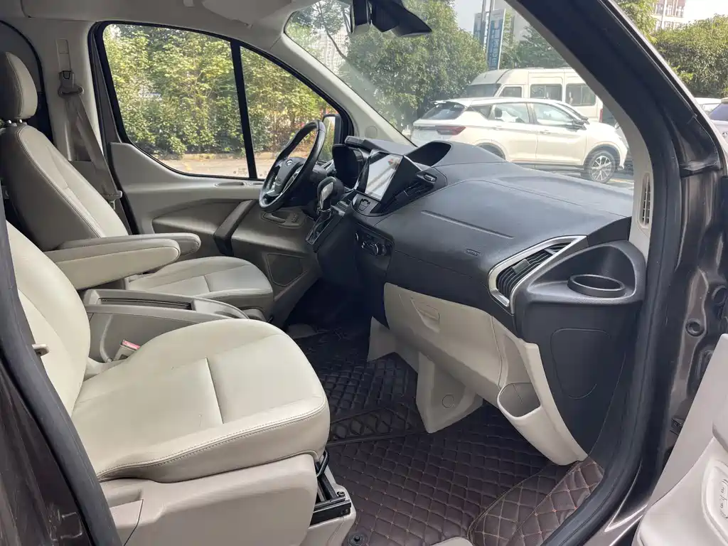 Ford Tourneo — миниатюра 9