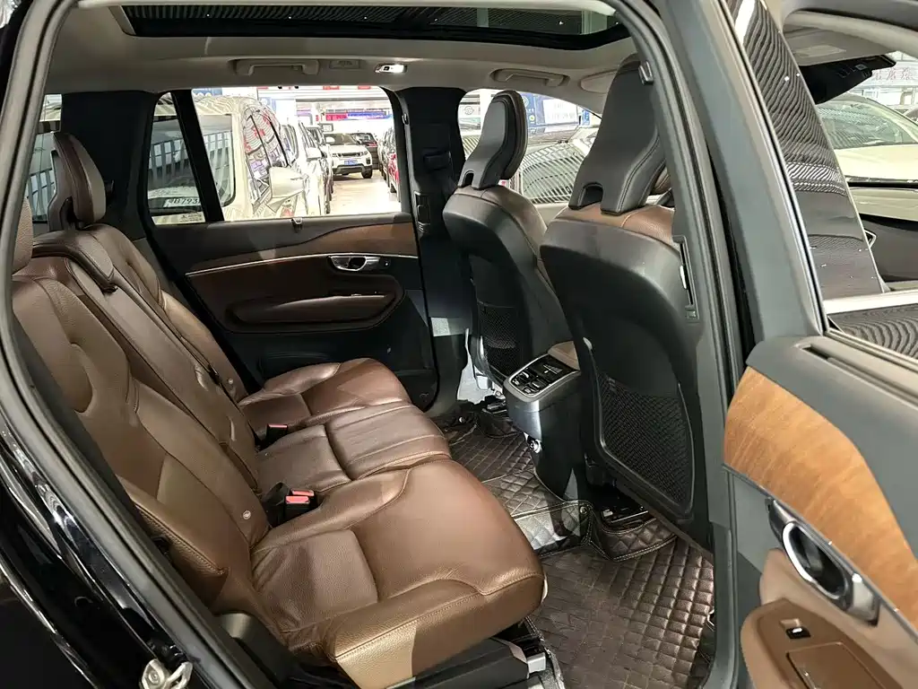 Volvo XC90 — миниатюра 5