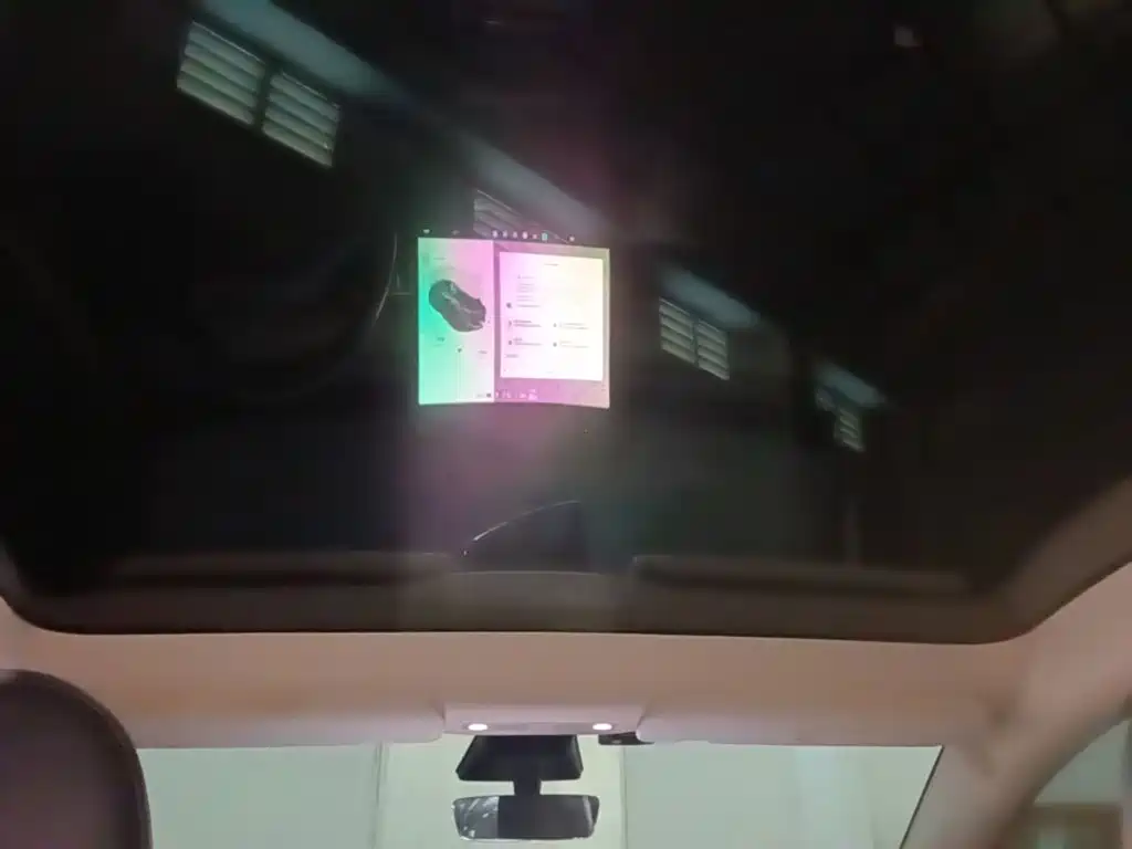 Tesla Model Y — миниатюра 18