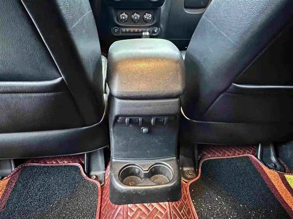 Jeep Wrangler — миниатюра 18