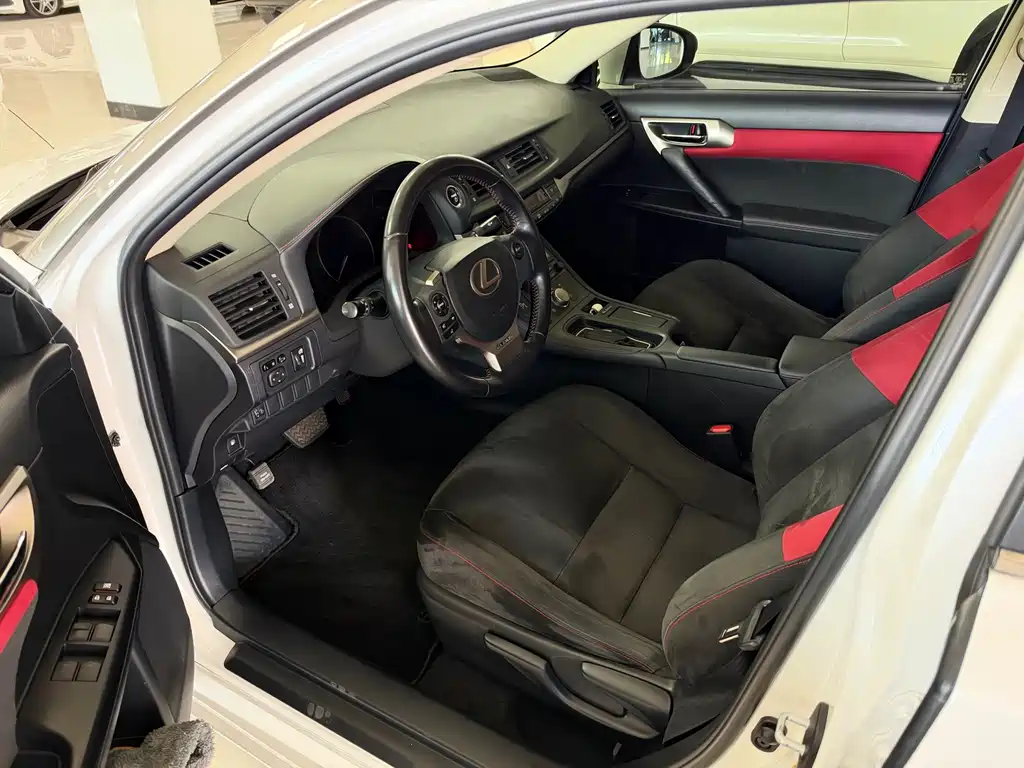 Lexus CT — миниатюра 6