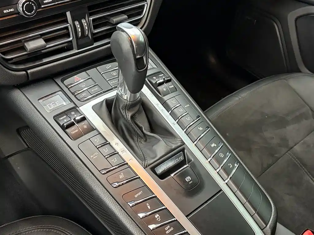 Porsche Macan — миниатюра 10