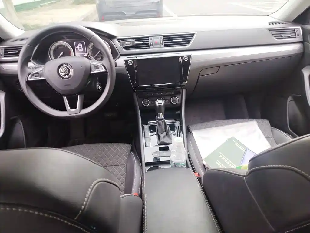 Skoda Superb — миниатюра 5
