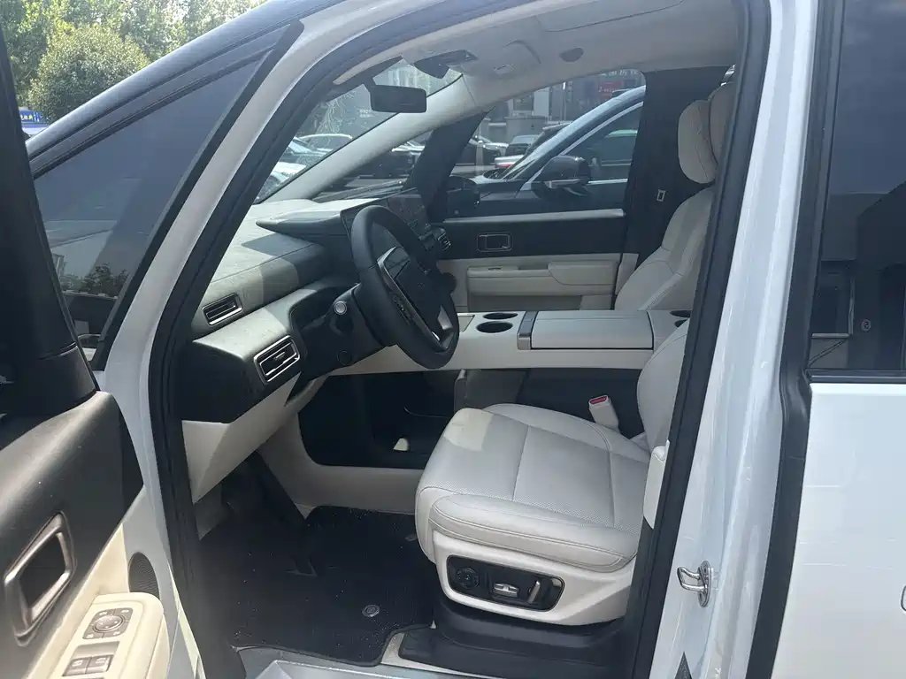 Li Auto Li MEGA — миниатюра 2