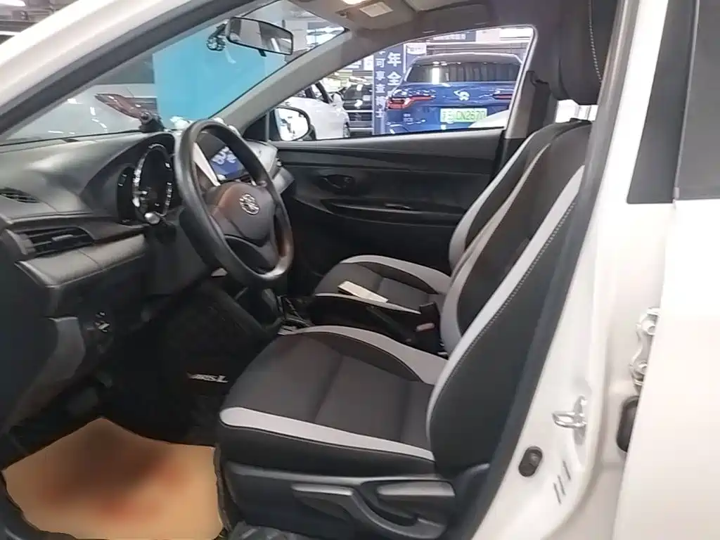 Toyota Yaris L — миниатюра 15