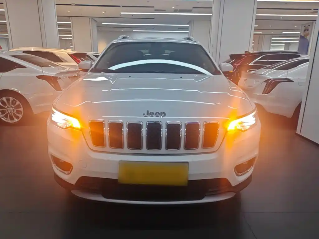 Jeep Cherokee — миниатюра 3