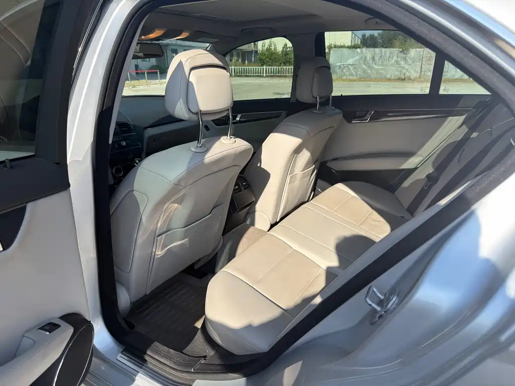 Mercedes-Benz C-Class — миниатюра 7