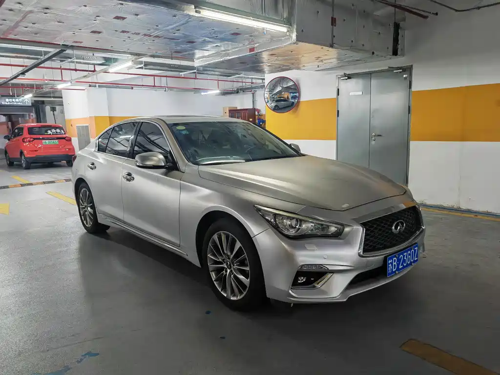 INFINITI Q50L