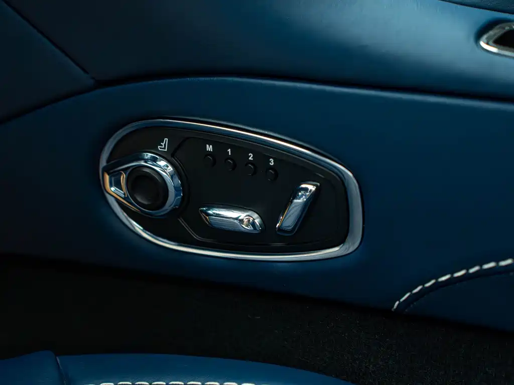 Aston Martin DB11 — миниатюра 17