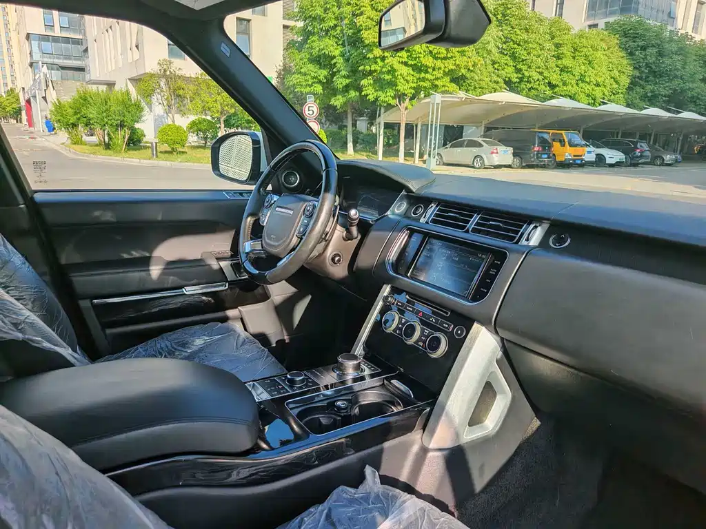 Land Rover Range Rover — миниатюра 9