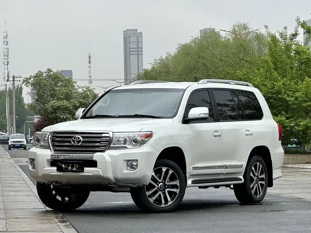 Купить Toyota Land Cruiser