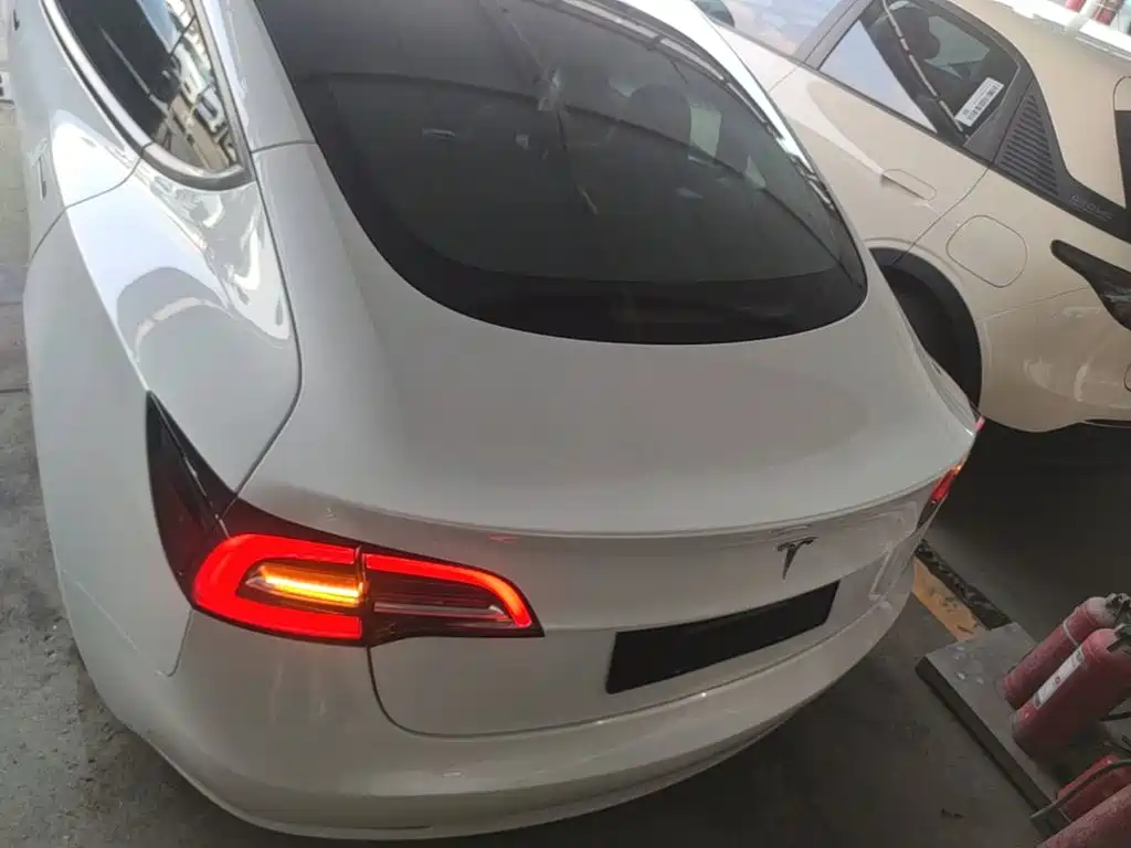 Tesla Model 3 — миниатюра 6