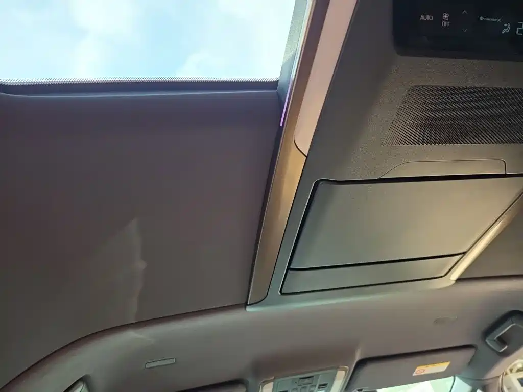 Toyota Vellfire — миниатюра 9