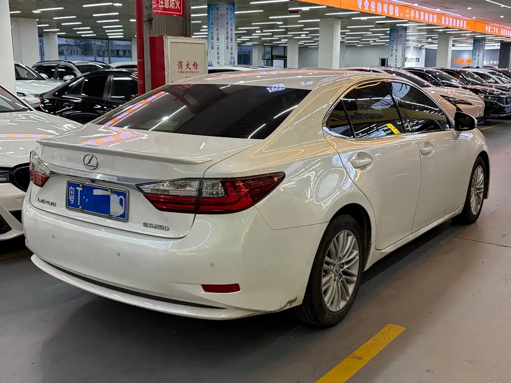 Lexus ES — миниатюра 9