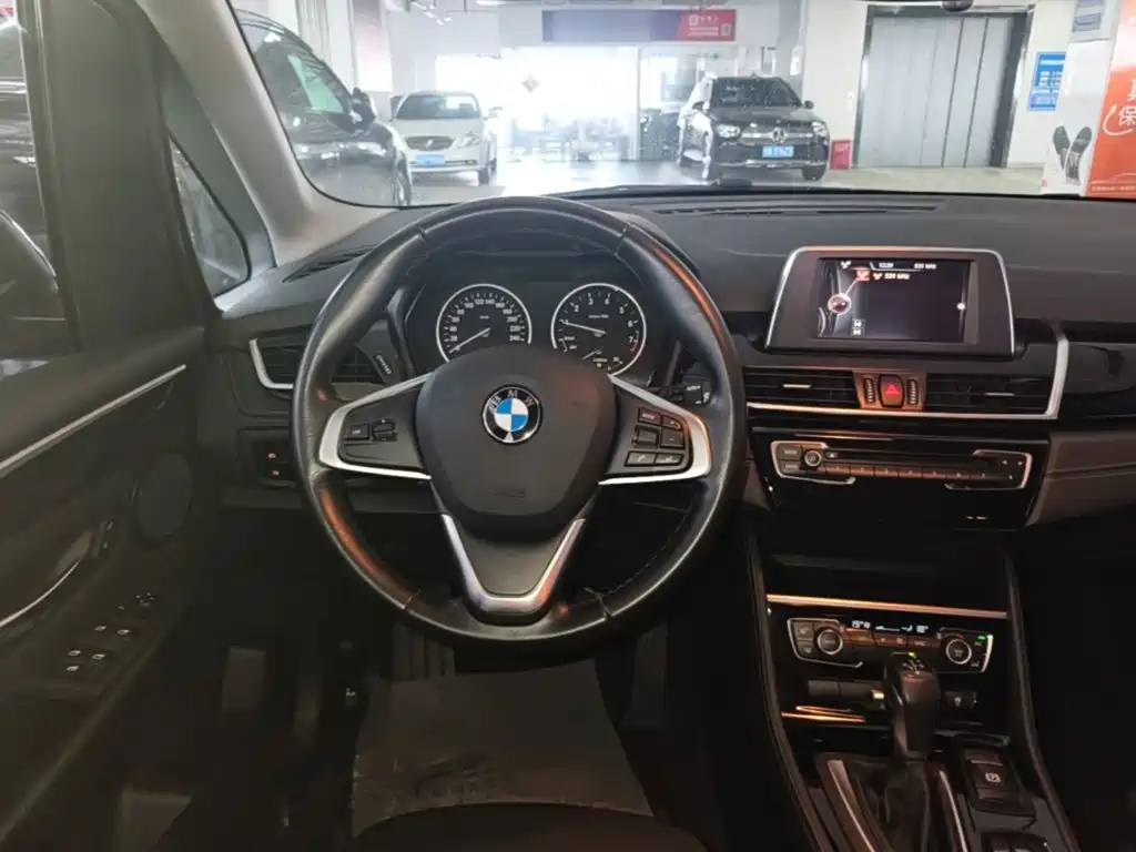 BMW 2 Series Active Tourer — миниатюра 11