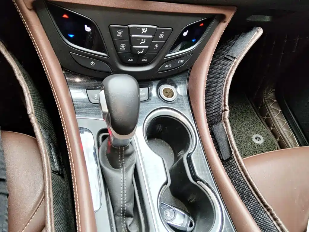 Buick Envision Plus — миниатюра 10