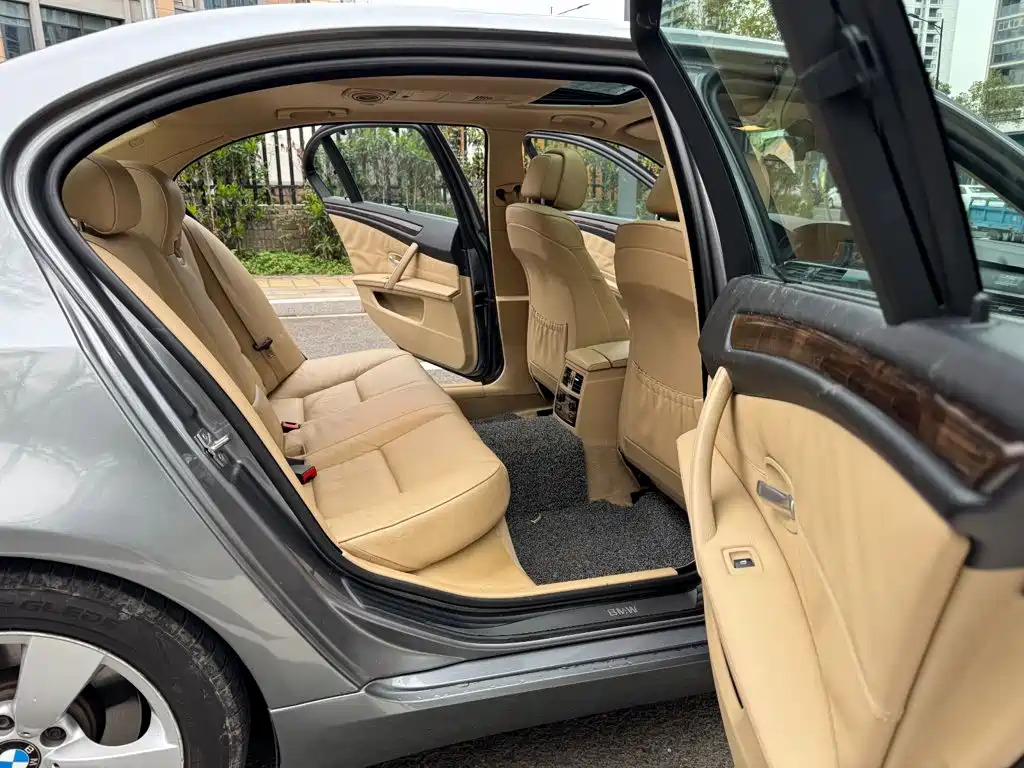 BMW 5 Series — миниатюра 12