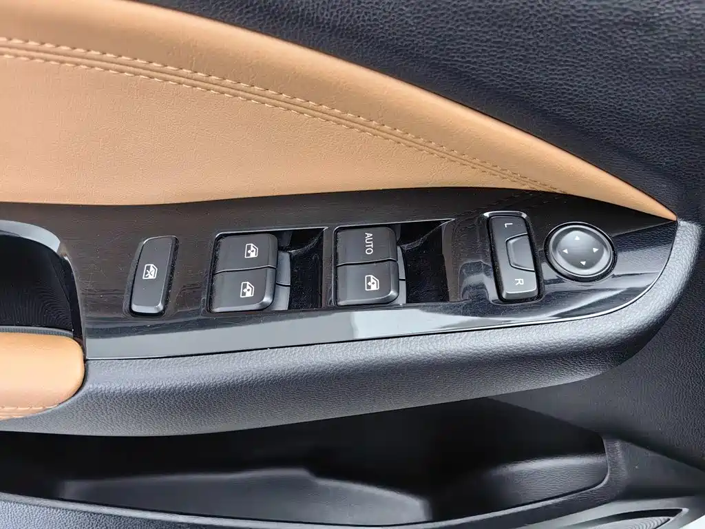 Wuling Hongguang S3 — миниатюра 9