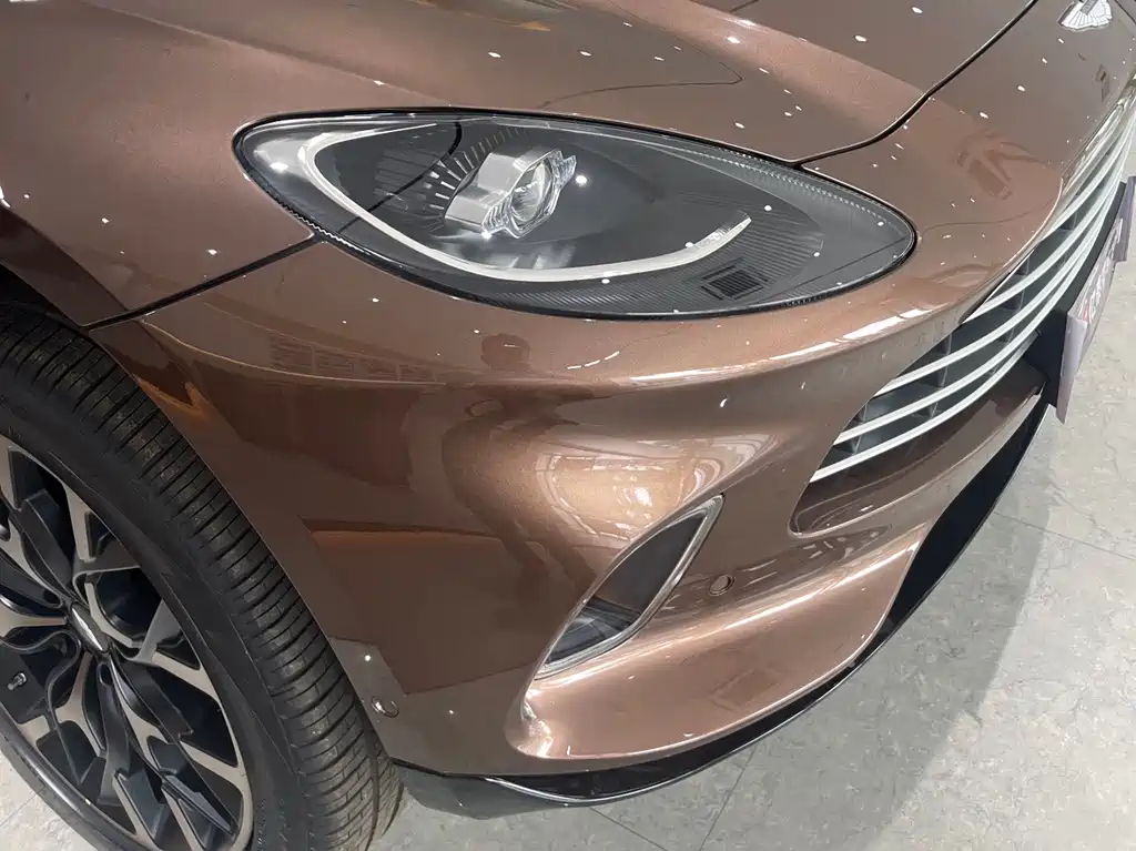 Aston Martin DBX 2024 4.0T V8