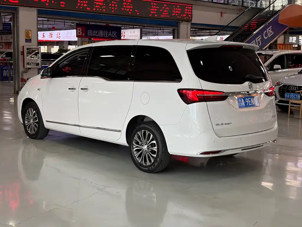 Buick GL8 — миниатюра 9