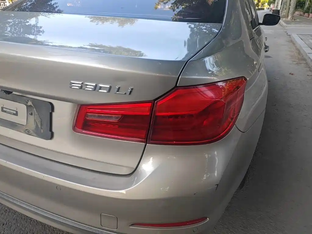 BMW 5 Series — миниатюра 8