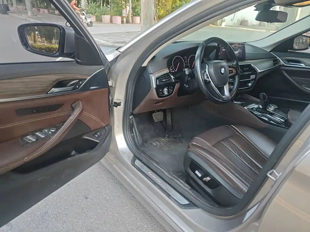 BMW 5 Series — миниатюра 16
