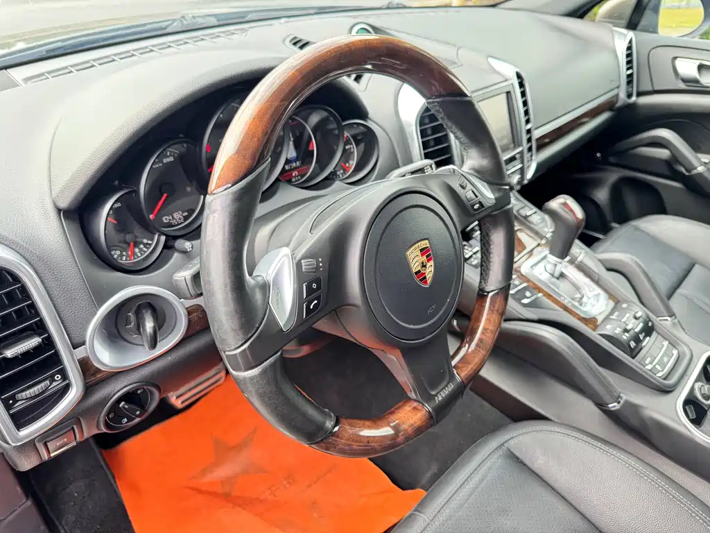 Porsche Cayenne — миниатюра 22