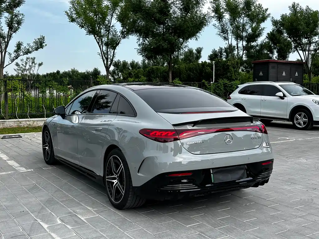 Mercedes-Benz EQE AMG — миниатюра 11