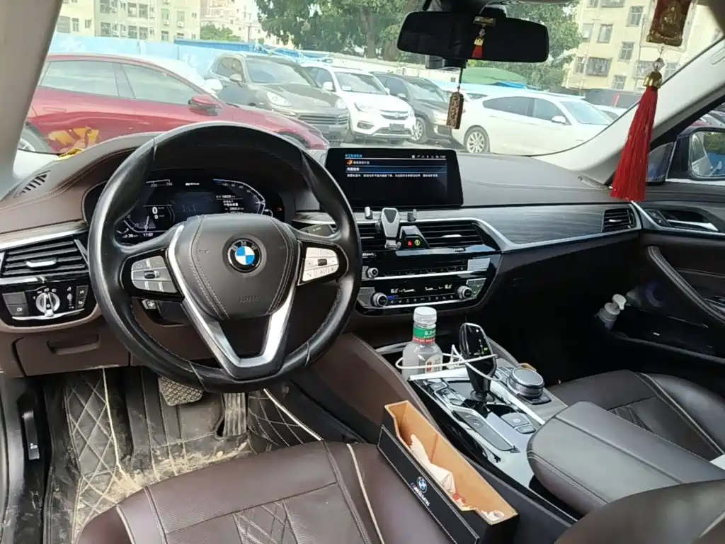 BMW 5 Series New Energy — миниатюра 10