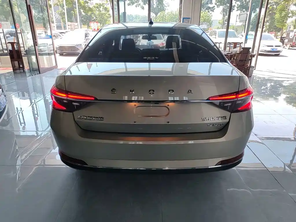 Skoda Superb — миниатюра 6