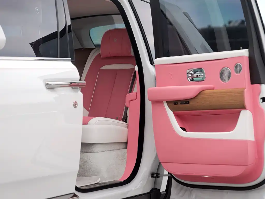 Rolls-Royce Cullinan — миниатюра 19