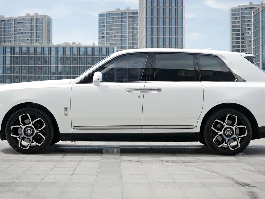 Rolls-Royce Cullinan — миниатюра 4