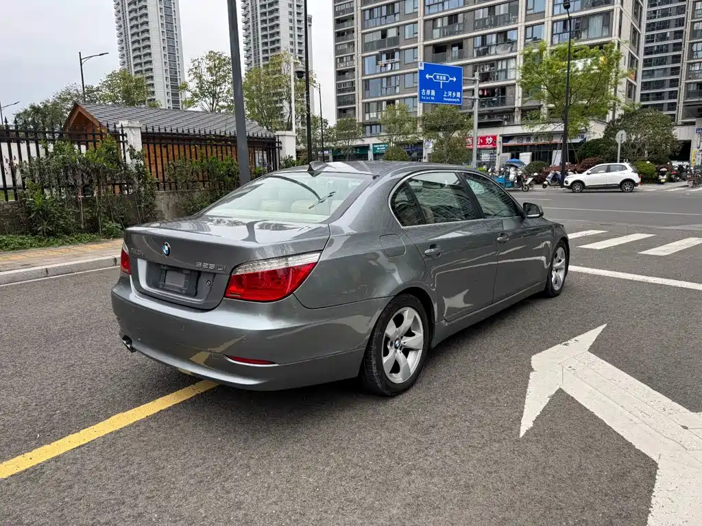 BMW 5 Series — миниатюра 6