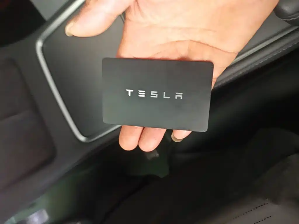Tesla Model 3 — миниатюра 9