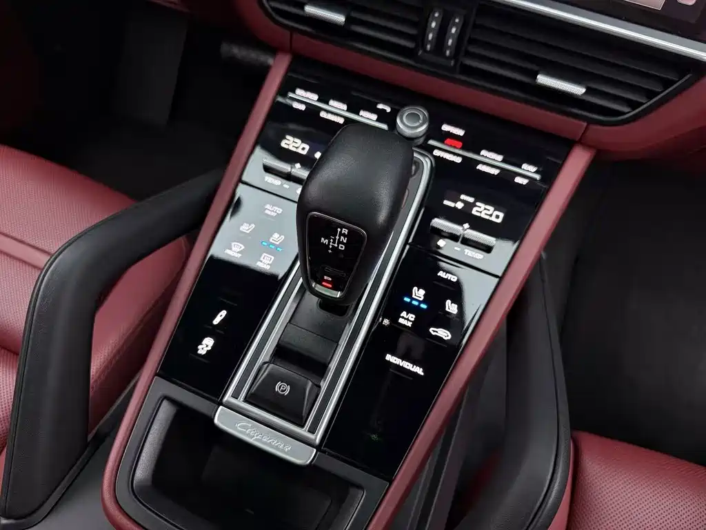 Porsche Cayenne Hybrid — миниатюра 10