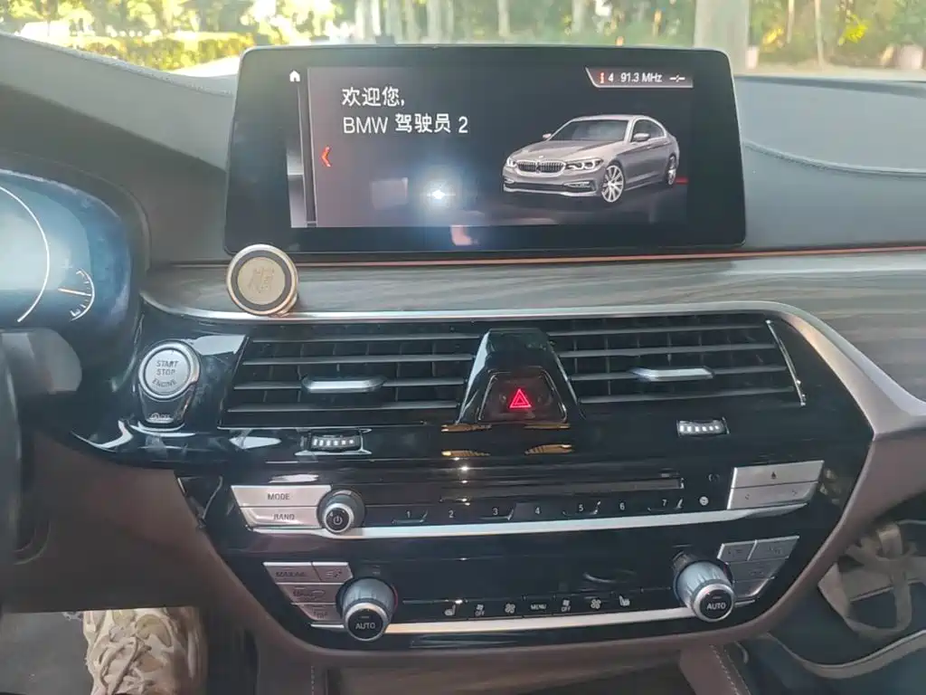 BMW 5 Series — миниатюра 13