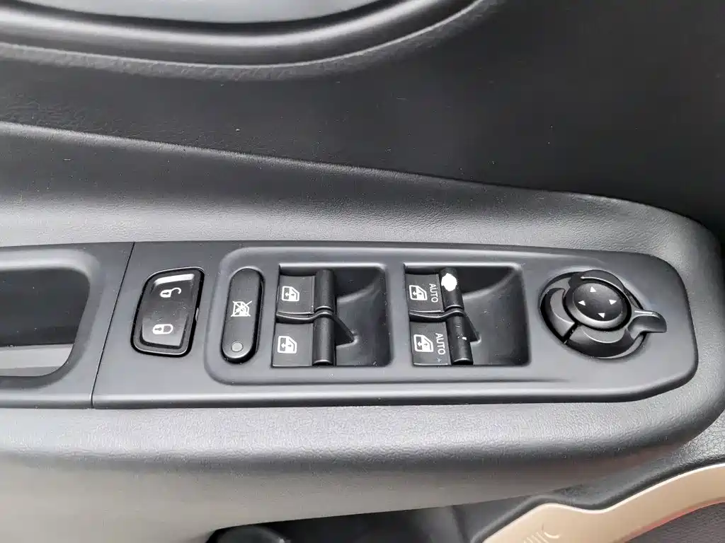 Jeep Renegade — миниатюра 9
