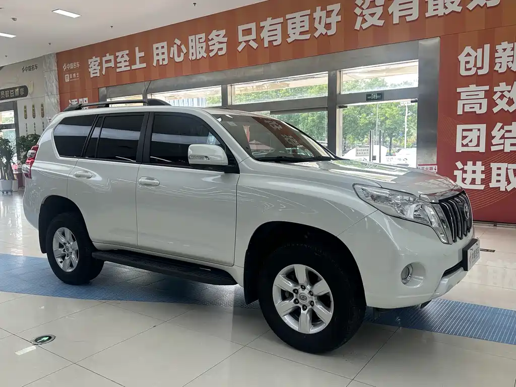 Toyota Land Cruiser Prado 2016 2.7L AT Standard