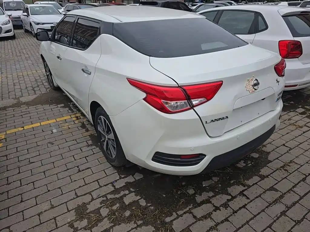 Nissan Bluebird — миниатюра 5