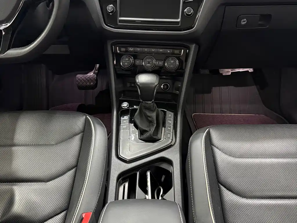 Volkswagen Tiguan L — миниатюра 23