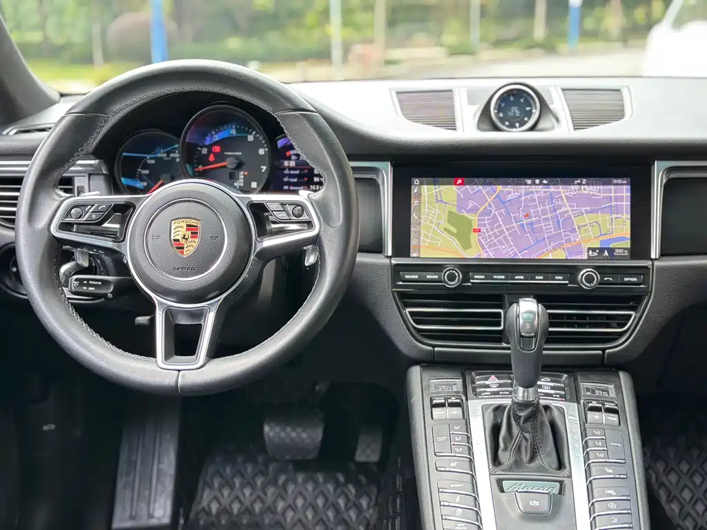 Porsche Macan — миниатюра 7