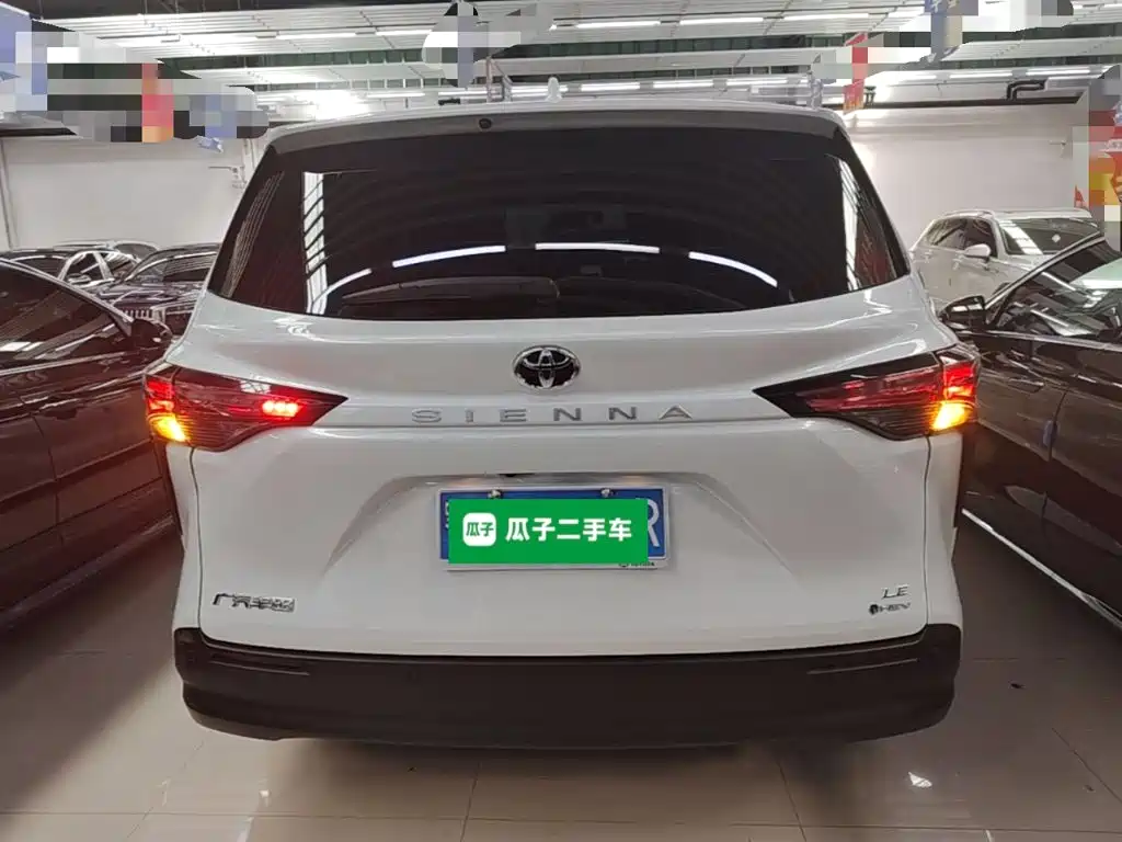 Toyota Sienna — миниатюра 6